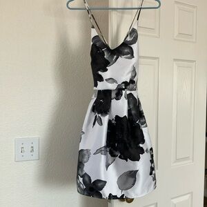 Floral NWT criss cross back dress